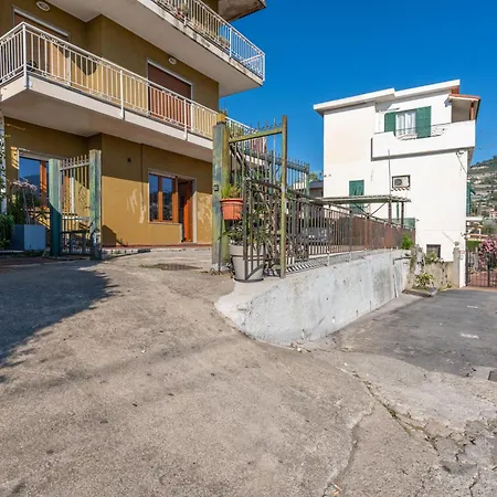 Graziosa Residenza In Collina Διαμέρισμα *