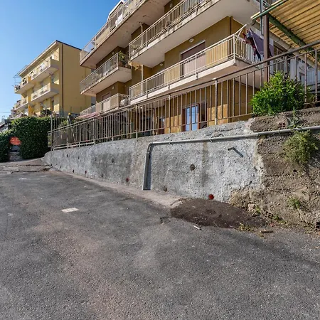 Graziosa Residenza In Collina Apartamento *